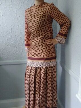 2 Piece Skirt and Shirt Ensemble with Shawl/Scarf by Leo Chevalier - Authentic 7